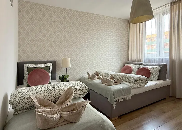 Szewska, Harlem Apartment *